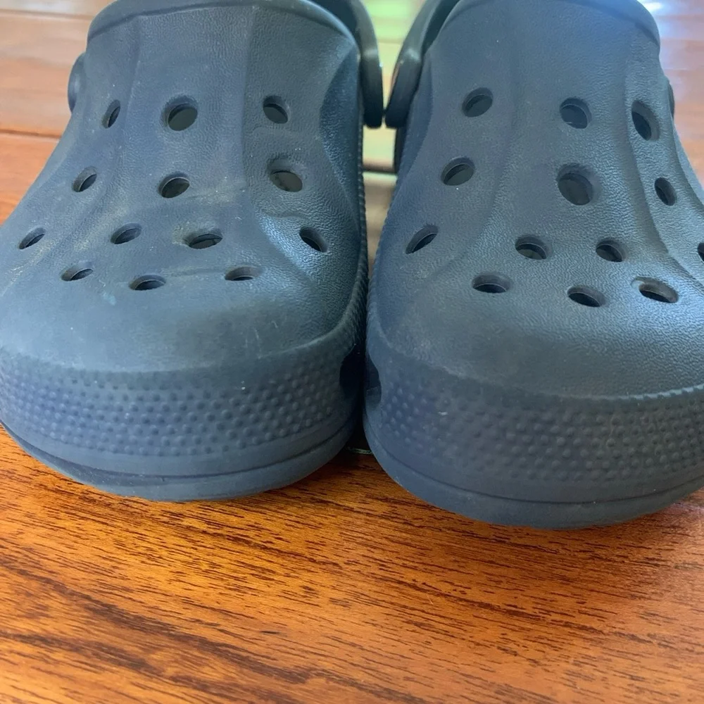 Crocs Comfort Baya Kids Classic Clogs Size C 13 Navy Blue Slip On Spellout logo